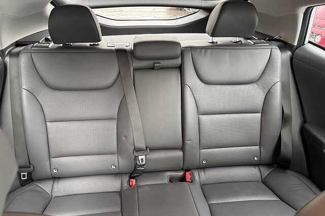Hyundai IONIQ 1.6 GDi Hybrid Premium SE 5dr DCT White