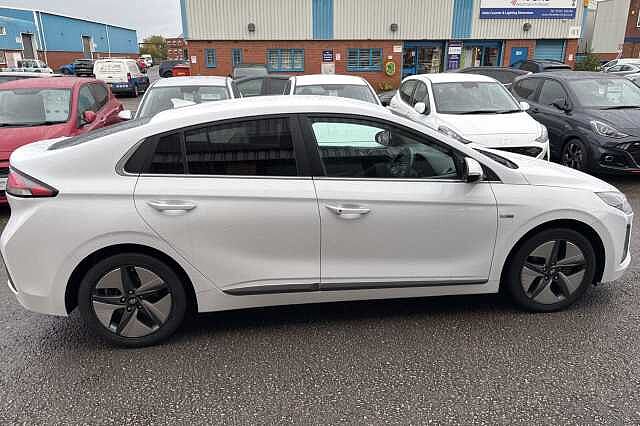 Hyundai IONIQ 1.6 GDi Hybrid Premium SE 5dr DCT White