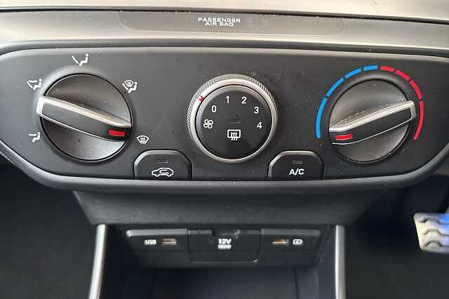 Hyundai BAYON 1.0 TGDi 48V MHEV SE Connect 5dr DCT Red