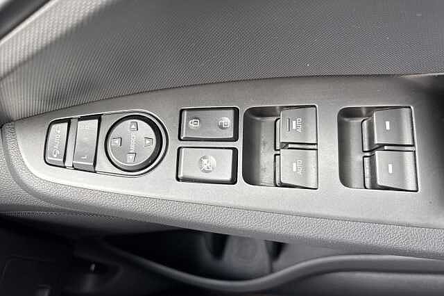 Hyundai IONIQ 1.6 GDi Hybrid Premium 5dr DCT